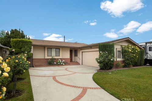 6632 Whitman Ave, Van Nuys, CA 91406-6044