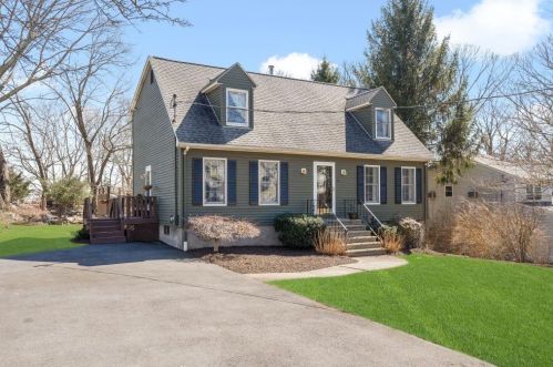 5 Ridgefield Rd, Lincoln, RI 02865-3511