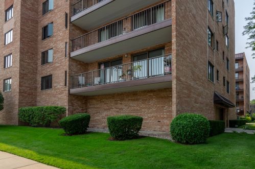 901 Center St, Des Plaines, IL 60016-6590