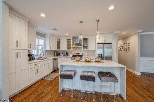 40 6th St, Dover, NJ 07801-5328