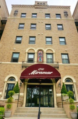 1700 Webb St, Tinton Falls NJ  07712-5123 exterior