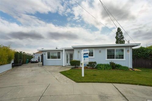 22981 Holly Ct, Hayward, CA 94541-7423