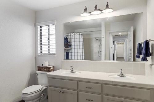 2665 Hawkeye Ave, Turlock CA  95380-2950 exterior