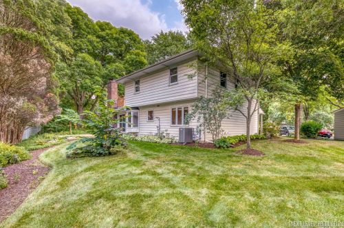 1521 Chat Ct, Naperville, IL 60565-1331