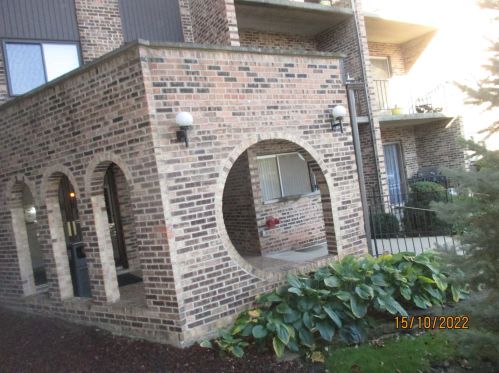 625 Huntington Commons Rd, Mount Prospect, IL 60056-5252