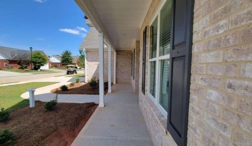 443 Crossroads Dr, Social Circle, GA 30025-2788