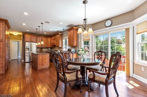 16 Hidden Meadow Dr, Scotch Plains, NJ 07076-1158