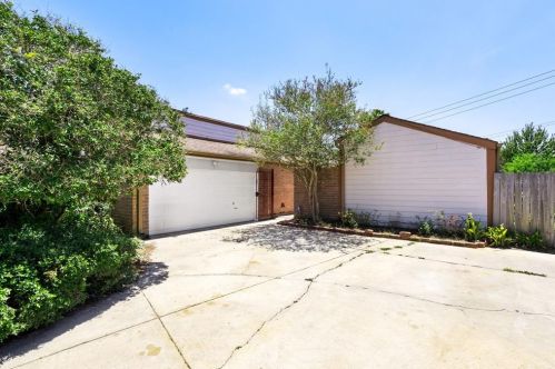 2539 Jester Ln, Stafford, TX 77477-6104
