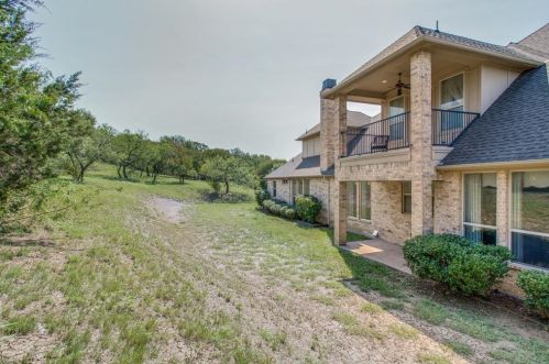 2613 Whispering Oaks Cv, Cedar Hill TX 75104-4556 exterior