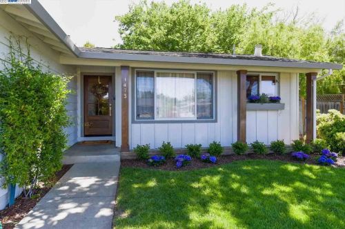1473 Kolln St, Pleasanton, CA 94566-5632