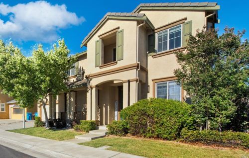 2114 Newcastle Dr, Vacaville, CA 95687-8230