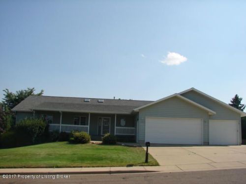 2173 6th St, Dickinson, ND 58601-2413