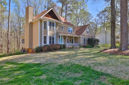 1302 Melton Dr, Lilburn, GA 30047-1968
