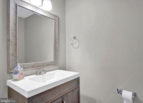 605 Spring Garden St, Carlisle PA  17013-9264 exterior