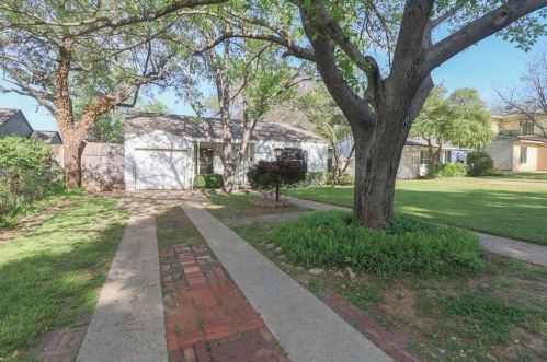 704 Bailey Ave, Fort Worth TX  76107-1008 exterior