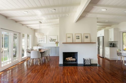 2545 Gardner Pl, Glendale, CA 91206-3018