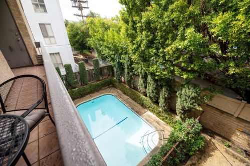 4641 Fulton Ave, Van Nuys CA  91423-3213 exterior