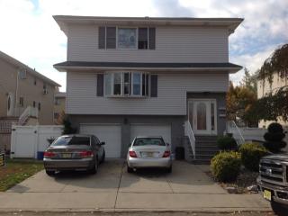 17 Acorn Rd, Secaucus NJ  07094-4039 exterior