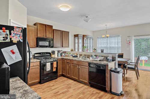 2438 Schultz Way, York, PA 17402-4904