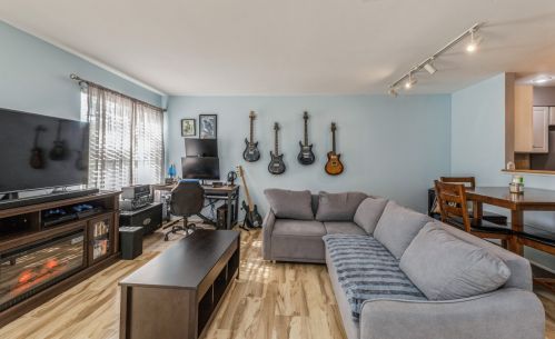 921 Ridgefield Ln, Wheeling, IL 60090-5928