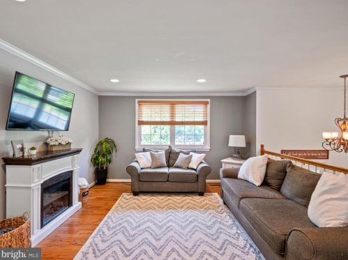 16014 Indus Dr, Woodbridge, VA 22191-4336