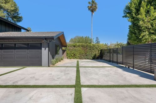5243 Fulton Ave, Van Nuys CA  91401-5906 exterior