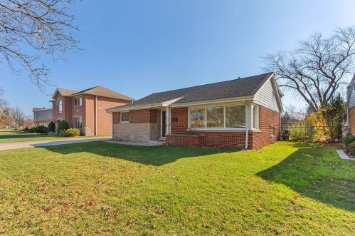 7429 Arcadia St, Morton Grove, IL 60053-1765