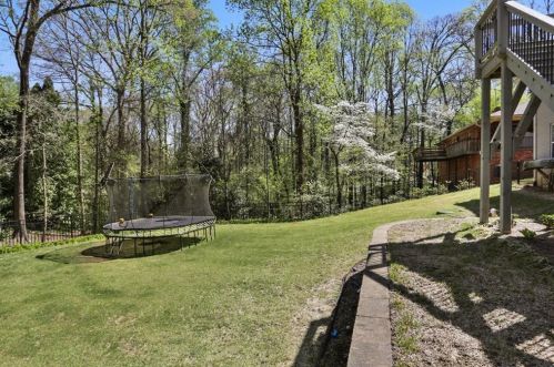 284 Elden Dr, Atlanta GA  30342-2030 exterior
