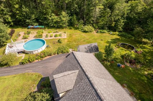 5 Nancy Ln, Dover, NH 03820-5614