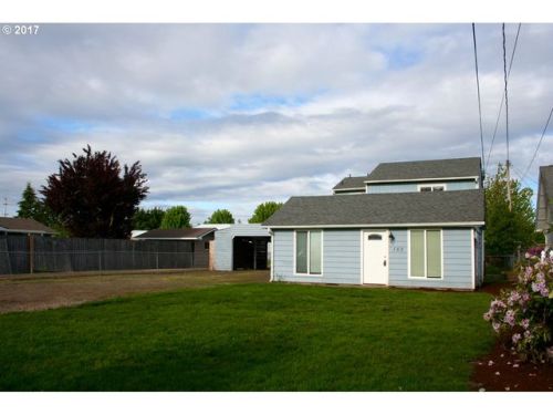 160 7th St, Harrisburg, OR 97446-9601