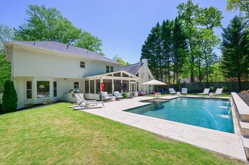6930 Hunters Knl, Atlanta GA  30328-1763 exterior