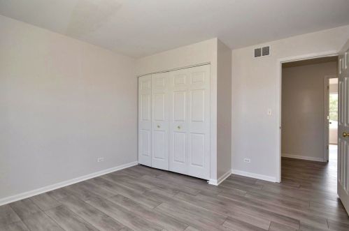 364 Messenger Cir, North Aurora IL  60542-1805 exterior