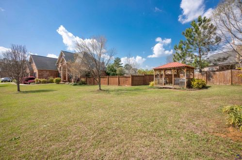 202 Stratford Hills Dr, Bonaire, GA 31005-3661