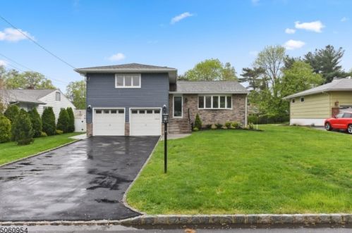 108 Warwick Cir, Springfield, NJ 07081-2238