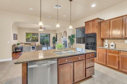 9292 Fife Ranch Way, Elk Grove, CA 95624-3575