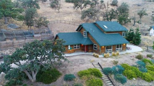 29521 Buckeye Ct, Tehachapi, CA 93561-5412