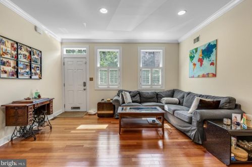 768 22nd St, Philadelphia, PA 19130-2604