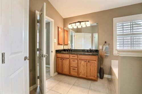 7814 Liverpool Ln, Irving TX 75063-3506 exterior