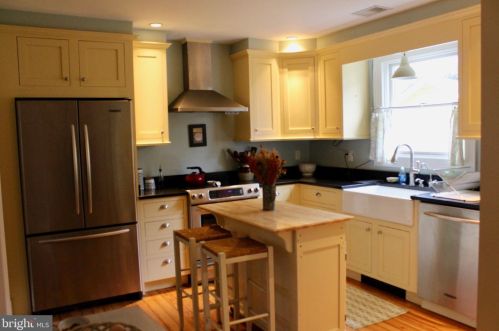 8 Wilson Ave, Leesburg, VA 20176-2026