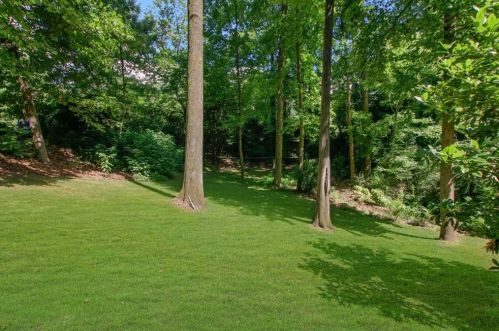658 Edinboro Rd, Atlanta GA  30327-1214 exterior