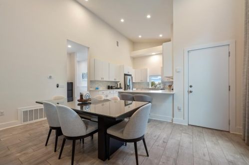 5008 Baker St, Austin TX  78721-1511 exterior