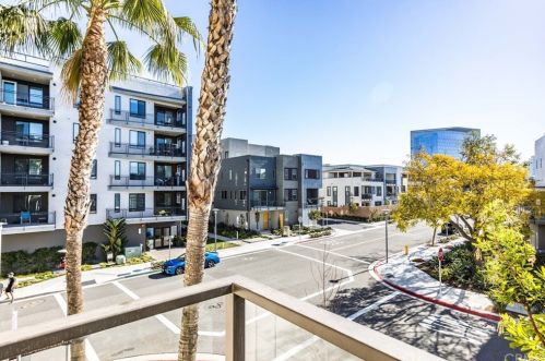 402 Rockefeller, Irvine CA  92612-7165 exterior