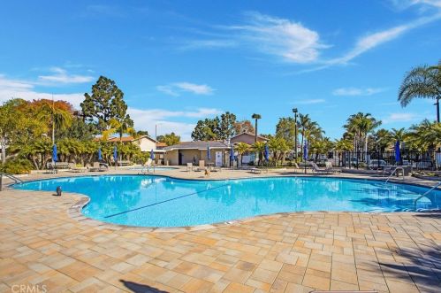 19745 Keswick Ln, Huntington Beach CA  92646-4246 exterior