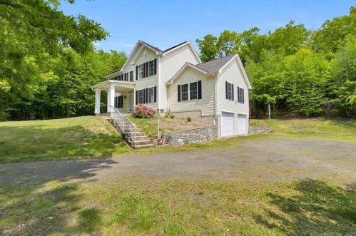 94 Beach Rd, Waterbury, CT 06716-1902