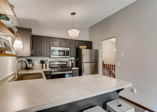 5977 Fernwood St, Saint Paul MN  55126-8463 exterior
