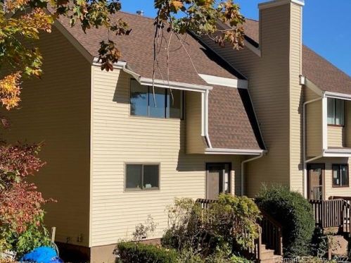 49 Spice Hill Dr, Wallingford CT  06492-4332 exterior