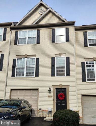 2719 Steeple Chase Dr, York, PA 17402-8530