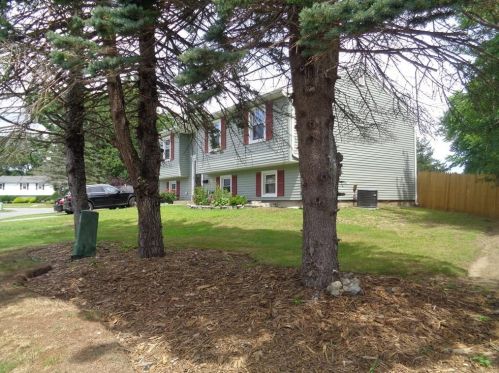 185 Warner Brook Dr, Warwick, RI 02889-4417