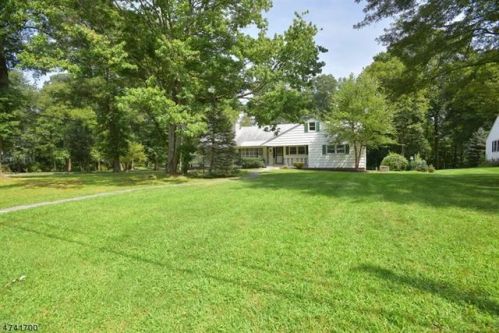 1625 Southbrook Dr, Bridgewater, NJ 08807-2310