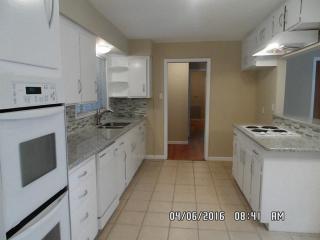 10035 Cedardale Dr, Houston TX  77055-6026 exterior